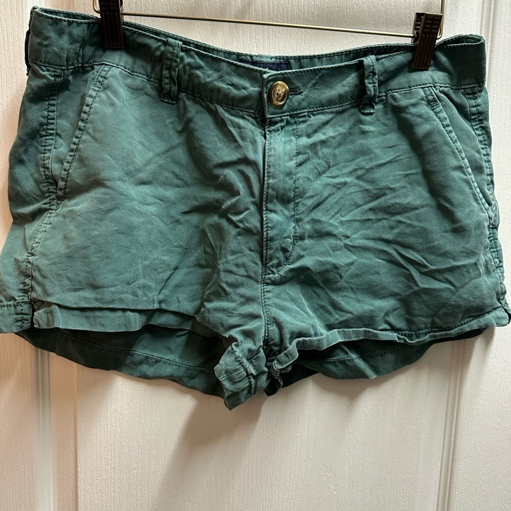 American Eagle Women's Green Casual Shorts size 14/ NWOT B16